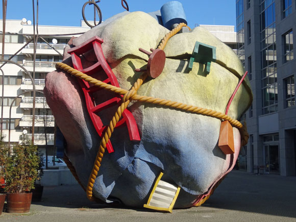 Claes Oldenburg Bundle, Mauerstraße