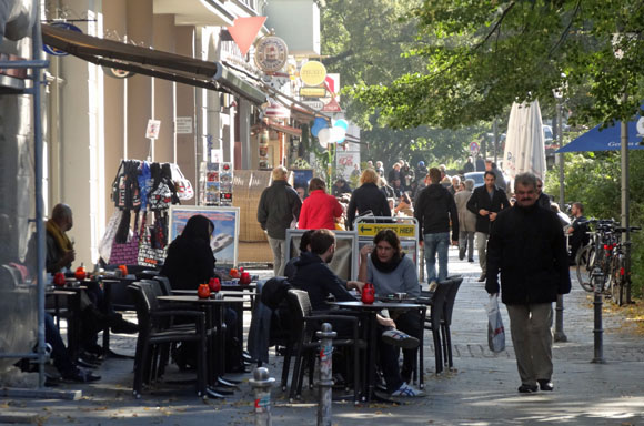 Walkers on Mehringdamm