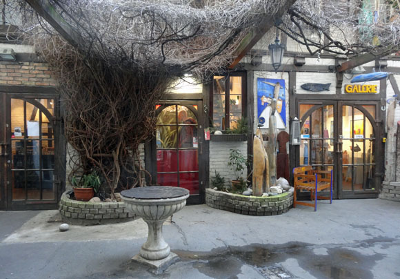 Court yard with stores and galleries in Solmstraße